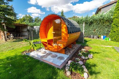 Neue Faß-Sauna im Garten - 
