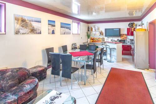 KG Tagesbelichteter Partyraum - 