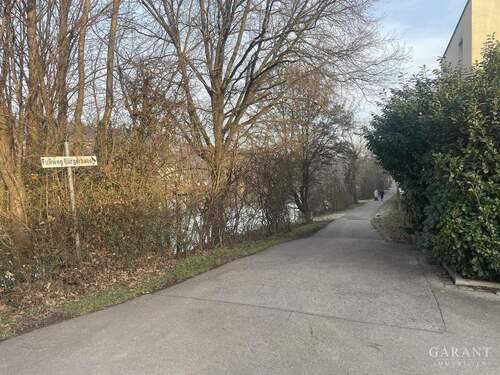 Fuß-Radweg am Neckar entlang - 