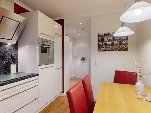 Küche mit Blick in den Flur - 