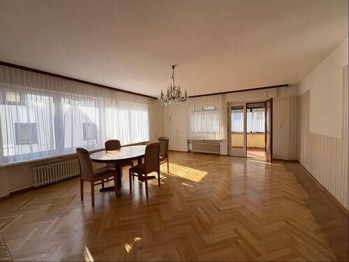 Wohnzimmer mit Zugang Wintergarten - 