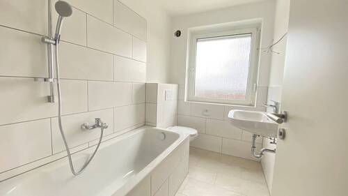 Bad mit Wanne OG - 