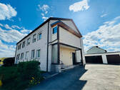 Frontansicht - 2-3 Fam.haus, ca. 171 qm Wfl, 419 qm Gr., 2x3 ZKB + sep. Atelier im DG, Doppelgar., IN-N, Nähe TÜV