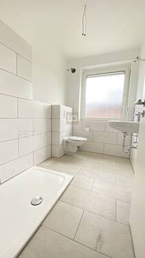 Bad mit Dusche EG - Mehrfamilienhaus, Wohnhaus mit 171,00 m&sup2; in Ingolstadt zum Kaufen