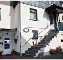 Reserviert! Top gepflegtes 1-2 Familienhaus mit Garten und zwei Garagen! - Waldeck Höringhausen