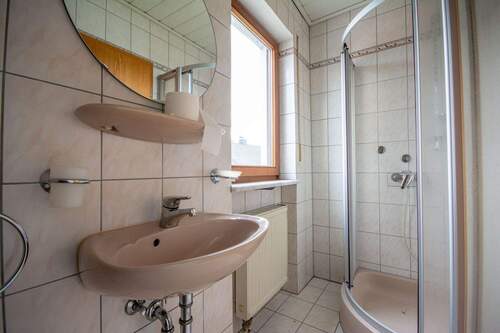 mit zusätzlicher Dusche - 