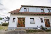 Der Hauseingang - 6 Zimmer Reihenendhaus zur Miete in Berg bei Neumarkt in der Oberpfalz
