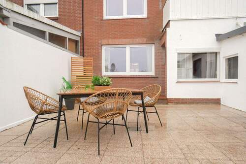 Terrasse/ Hinteransicht - 