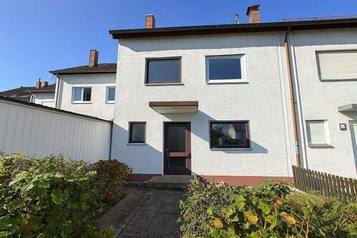 Außenansicht - *** Charmantes Reihenmittelhaus mit Potenzial in Pfaffenhofen an der Roth ***