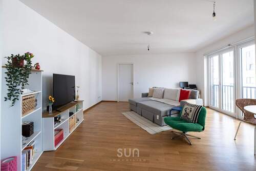 Wohnzimmer - 2 Zimmer Etagenwohnung zum Kaufen in Frankfurt am Main
