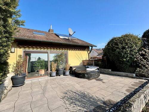 Großzügige Südterrasse - 5 Zimmer Einfamilienhaus zum Kaufen in Erlangen / Bruck