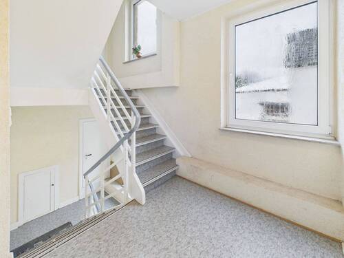 Treppenhaus (OG) - 9 Zimmer Mehrfamilienhaus, Wohnhaus in Oerlinghausen