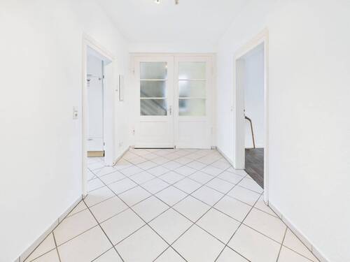 Flur (EG) - Mehrfamilienhaus, Wohnhaus mit 228,50 m&sup2; in Oerlinghausen zum Kaufen