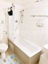 Badezimmer mit Badewanne - 