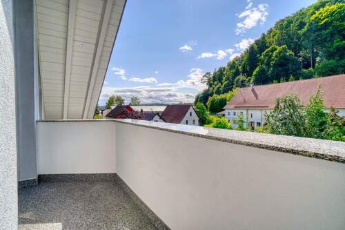 Ausblick westlicher Balkon - Helle 3-Zimmer-Dachgeschosswohnung mit Balkon