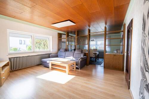 Wohnzimmer OG - 7 Zimmer Mehrfamilienhaus, Wohnhaus zum Kaufen in Großbardorf