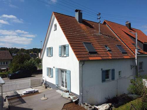 Ansicht mit Terrasse - 