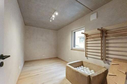 Zimmer EG (Büro/Spiel) - 