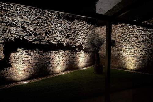 Privater Innenhof bei Nacht - 