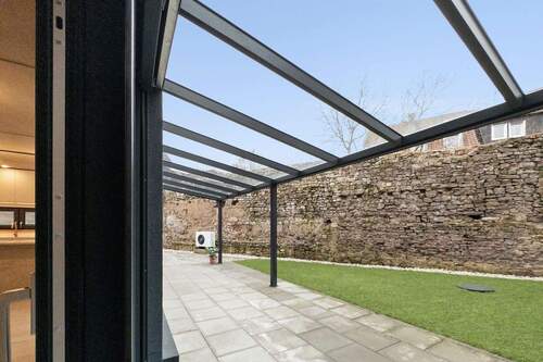 Innenhof entlang Stadtmauer - 