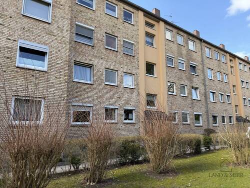 Außenansicht Eingang - 3 Zimmer Etagenwohnung zum Kaufen in Bad Schwartau / Sereetz