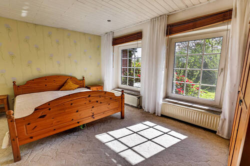 6V7A1383 - 