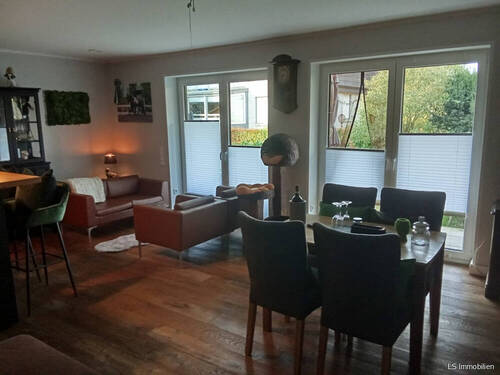 Wohnzimmer - Moderne Zwei-Zimmer-Erdgeschosswohnung mit großer Terrasse und Garten in Wardenburg