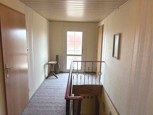 Flur im DG mit Ausgang zur Terrasse - 