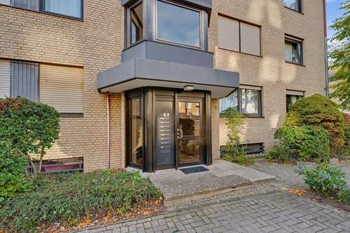 Überdachter Hauseingang - 4 Zimmer Etagenwohnung zum Kaufen in Rheine