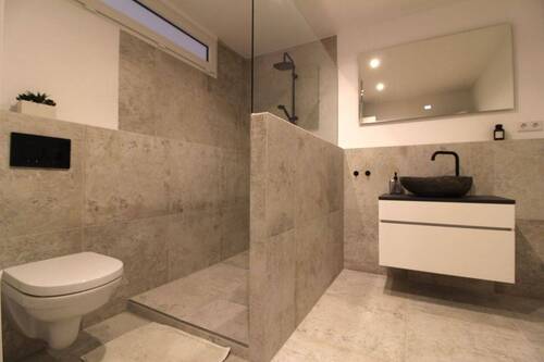 Badezimmer - Wohntraum in Bestlage: Sanierte 4 Zimmer-Eigentumswohnung in Bielefeld-Kirchdornberg