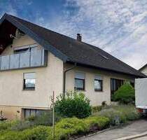 Gepflegtes Ein - bis Zweifamilienhaus mit viel Platz in Mahlstetten