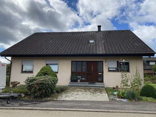Nordansicht - 7 Zimmer Einfamilienhaus zum Kaufen in Mahlstetten
