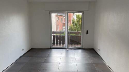 Wohnzimmer - 3 Zimmer Etagenwohnung zum Kaufen in Mannheim