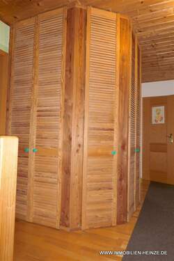Flur mit Einbauschrank - 