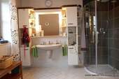 mit Dusche, Wanne, Bidet, WC - 