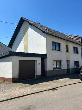 Bild 1 - Renovierungsbedürftiges einseitig angebautes 1 FH mit Ausbaupotenzial in 66589 Merchweiler