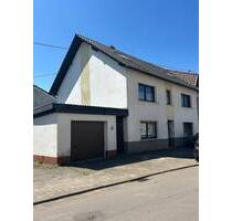 Renovierungsbedürftiges einseitig angebautes 1 FH mit Ausbaupotenzial in 66589 Merchweiler