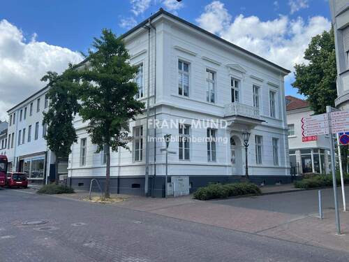Frontbild - Repräsentatives, denkmalgeschütztes Wohn- u.Geschäftshaus mit eigenem Parkplatz in 41189 MG-Wickrath