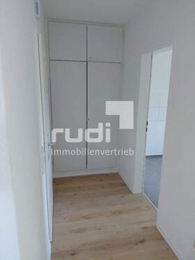 Flur - 2-Zimmer frisch Renoviert - 108.000,00&nbsp;EUR Kaufpreis, ca.&nbsp; 63,00&nbsp;m&sup2;&nbsp;Wohnfl&auml;che