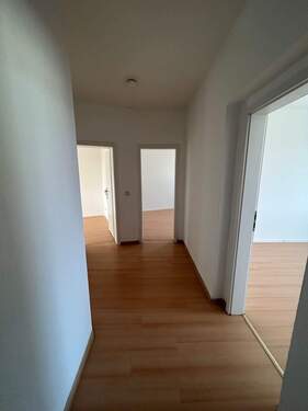 Flur - Etagenwohnung mit 69,00 m&sup2; in Plauen zur Miete