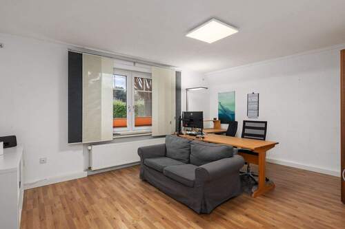 Zimmer 1 (22,03m²): Flexibel nutzbares Wohn-, Schlaf-, Kinder-, Gäste-, Hobby- oder Arbeitszimmer. - 