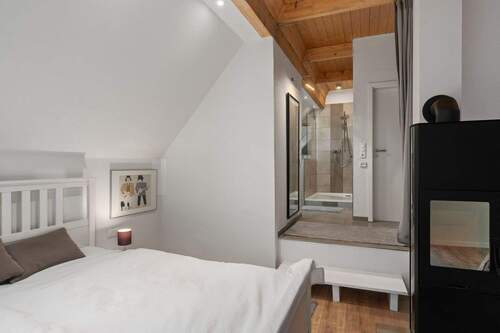 ... Kaminofen und Tageslichtbad 