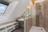 Tageslichtbad (7,80m²) mit Eckdusche ... - 