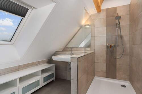 Tageslichtbad (7,80m²) mit Eckdusche ... - 