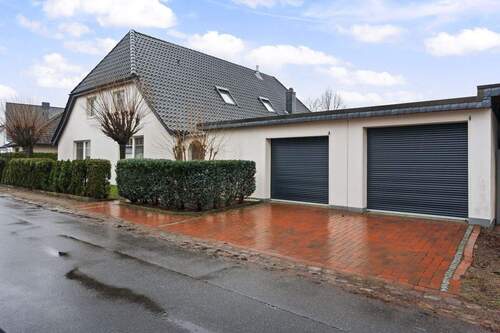 Zwei separate Pkw-Garagen. - 7 Zimmer Einfamilienhaus zum Kaufen in Bremen