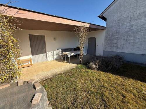 überdachter Freisitz - Einfamilienhaus mit 170,60 m&sup2; in Illertissen-Au zum Kaufen