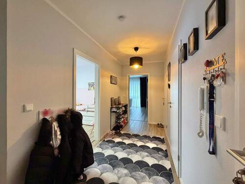 Flur - Etagenwohnung mit 76,80 m&sup2; in Mühlheim zum Kaufen