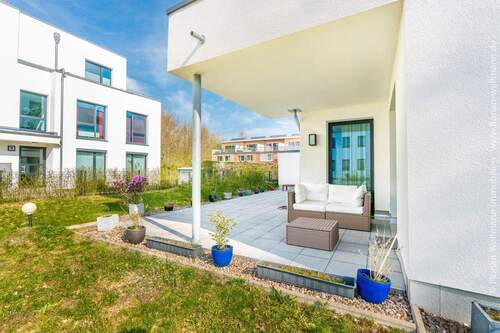 Rückansicht mit Terrasse (42,93 m²) - 