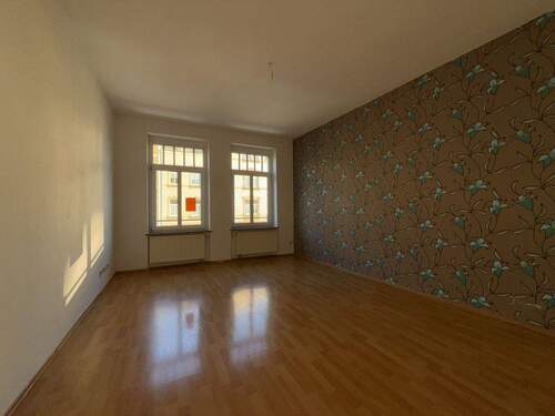 Wohnzimmer - 4 Zimmer Etagenwohnung zur Miete in Zwickau
