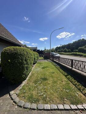 Vorgarten - 5 Zimmer Einfamilienhaus in Mönchengladbach